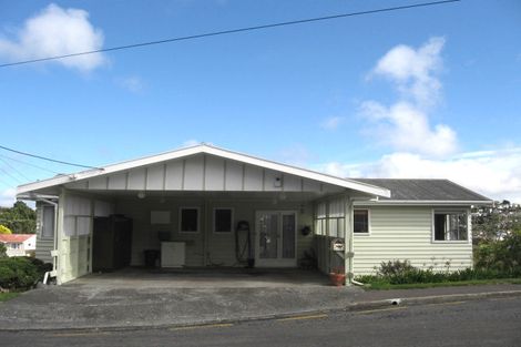 Photo of property in 19 Longcroft Terrace, Newlands, Wellington, 6037