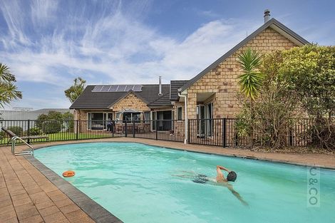 Photo of property in 17 Deacon Road, Riverhead, Kumeu, 0892