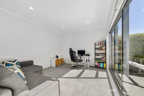 Photo of property in 35 Cresswell Place, Johnsonville, Wellington, 6037