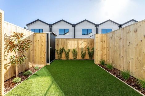 Photo of property in 19/10 Fathom Place, Te Atatu Peninsula, Auckland, 0610