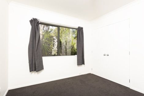 Photo of property in 4 Cliff View Drive, Green Bay, Auckland, 0604