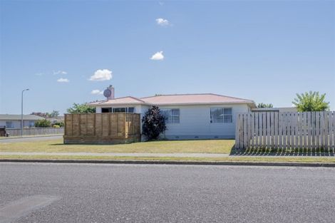 Photo of property in 35 Solway Street, Levin, 5510