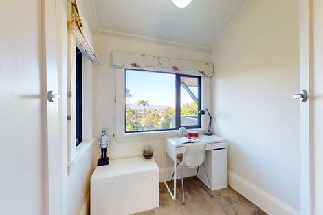 Photo of property in 15 Kim Street, Khandallah, Wellington, 6035