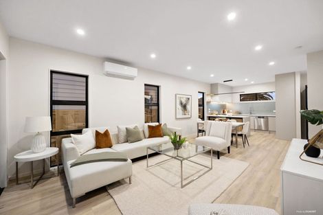 Photo of property in 152b Botany Road, Botany Downs, Auckland, 2010