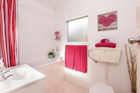 Photo of property in 194a Te Atatu Road, Te Atatu South, Auckland, 0610