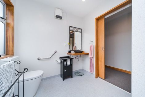 Photo of property in 32 Pioneer Highway, Awapuni, Palmerston North, 4412