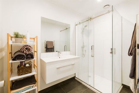 Photo of property in 1/38 Hillcrest Avenue, Hillcrest, Auckland, 0627