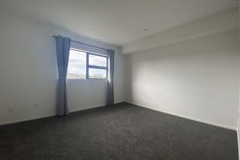 Photo of property in 96d Triangle Road, Massey, Auckland, 0614