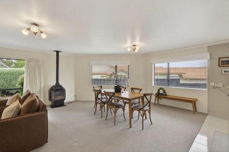Photo of property in 15 Sandel Rise, Merrilands, New Plymouth, 4312