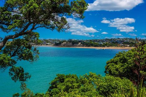 Photo of property in 62 Sharon Road, Waiake, Auckland, 0630