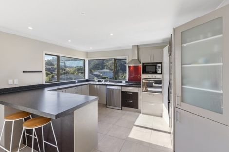 Photo of property in 5 Mcewen Crescent, Riverstone Terraces, Upper Hutt, 5018