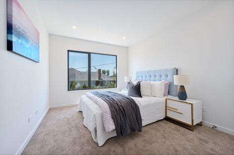 Photo of property in 21b Barron Drive, Green Bay, Auckland, 0604