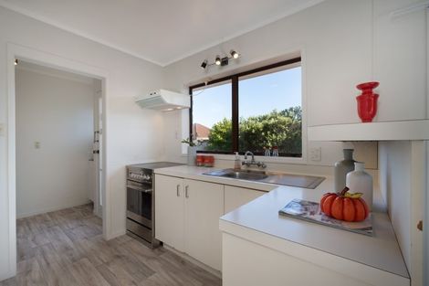 Photo of property in 2/32 Ballater Place, Highland Park, Auckland, 2010