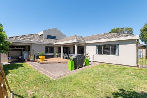 Photo of property in 22 Hoyte Place, Pukehangi, Rotorua, 3015