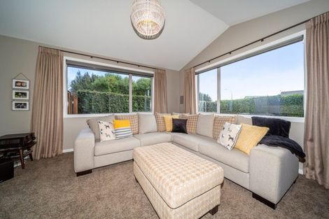 Photo of property in 21 Heta Road, Highlands Park, New Plymouth, 4312