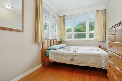 Photo of property in 37 Beaubank Road, Kelston, Auckland, 0602