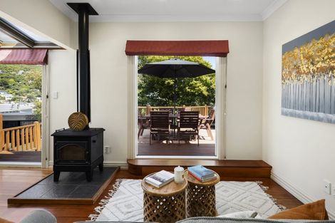 Photo of property in 10 Donald Crescent, Karori, Wellington, 6012