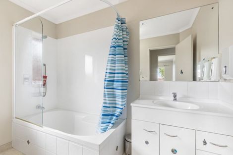 Photo of property in 20 Tussock Avenue, Mangere, Auckland, 2022