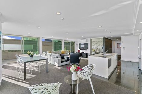 Photo of property in 225 Lake Terrace, Waipahihi, Taupo, 3330