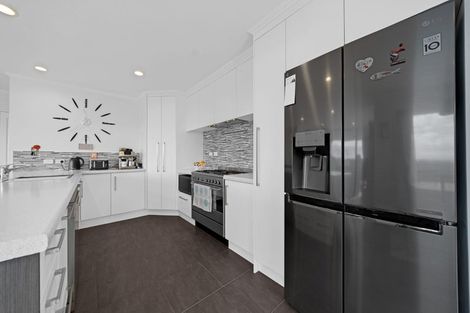 Photo of property in 15 Summerland Drive, Henderson, Auckland, 0612