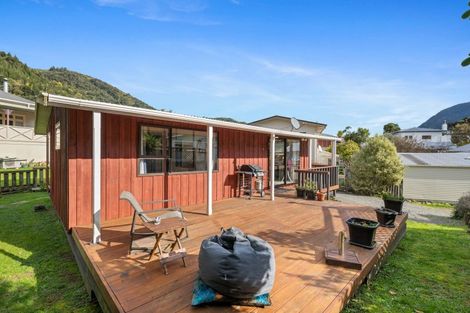 Photo of property in 15a Hampden Street, Picton, 7220