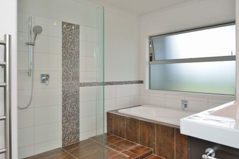 Photo of property in 13 Charteris Rise, Riverdale, Gisborne, 4010