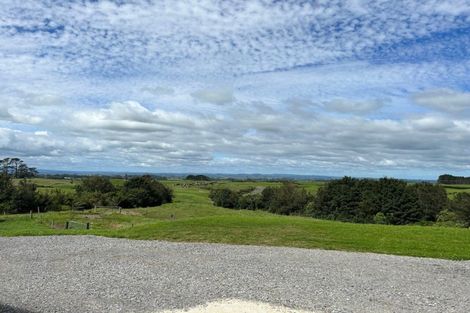 Photo of property in 403 Opunake Road, Cardiff, Stratford, 4391