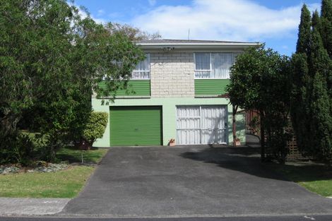 Photo of property in 2/70 Cliff View Drive, Green Bay, Auckland, 0604