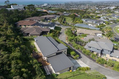 Photo of property in 17 Waldorf Crescent, Orewa, 0931