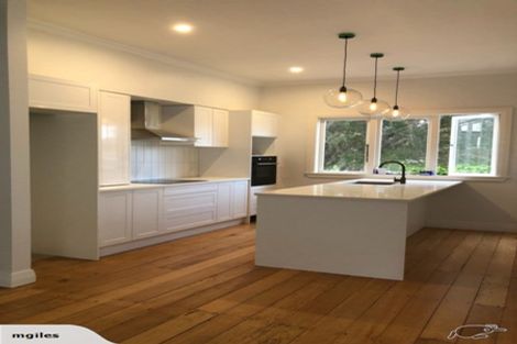 Photo of property in 328 Glenfield Road, Glenfield, Auckland, 0629