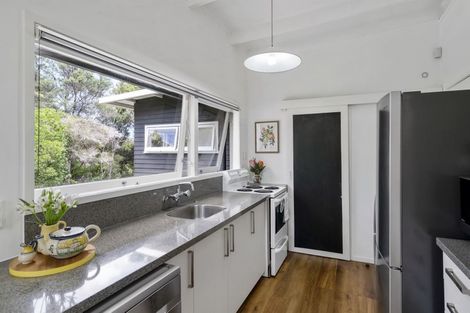 Photo of property in 92 Park Hill Road, Birkenhead, Auckland, 0626