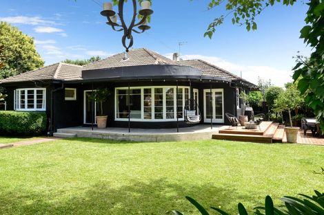 Photo of property in 27 Alfred Street, Fairfield, Hamilton, 3214