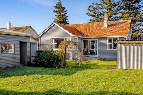 Photo of property in 16 Hadfield Street, Patea, 4520