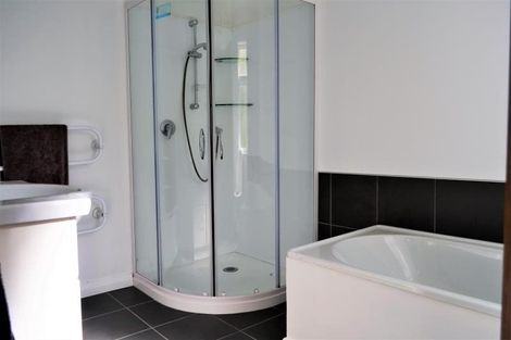 Photo of property in 47 Garden Road, Northland, Wellington, 6012