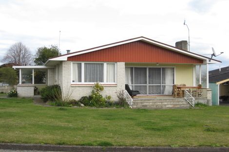 Photo of property in 4 Limbrick Street, Waipawa, 4210