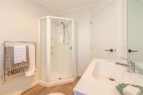 Photo of property in 1b Hemi Street, Waikanae, 5036