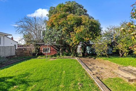 Photo of property in 9 Tiki Street, New Lynn, Auckland, 0600