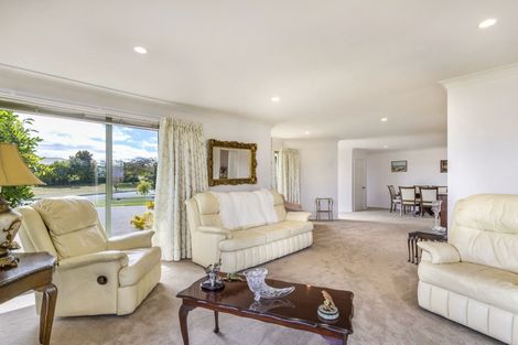 Photo of property in 11 Fairview Terrace, Waipahihi, Taupo, 3330