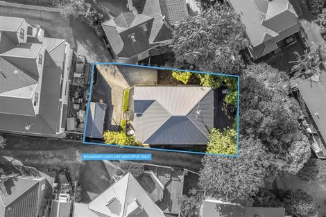 Photo of property in 17b Rodney Road, Northcote Point, Auckland, 0627