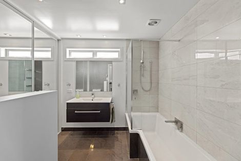 Photo of property in 2/52 Crofton Road, Harewood, Christchurch, 8051