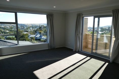 Photo of property in 20a Chetwode Grove, Newlands, Wellington, 6037