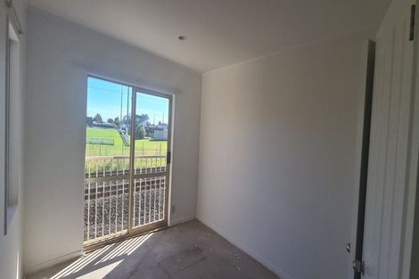 Photo of property in 19 Lockington Avenue, Henderson, Auckland, 0612