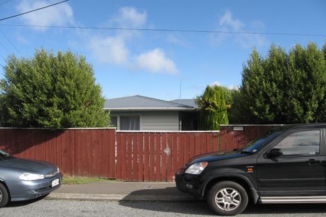 Photo of property in 15 Longcroft Terrace, Newlands, Wellington, 6037