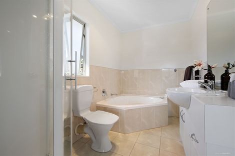 Photo of property in 3 Banshire Close, Flat Bush, Auckland, 2016