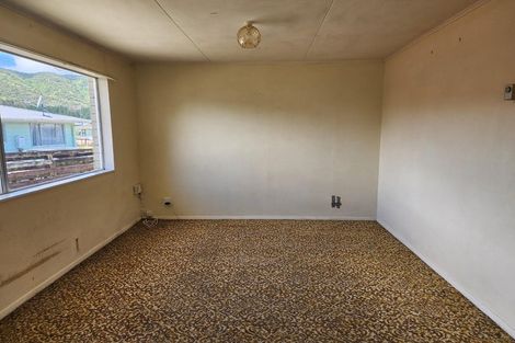 Photo of property in 289b Wellington Road, Wainuiomata, Lower Hutt, 5014