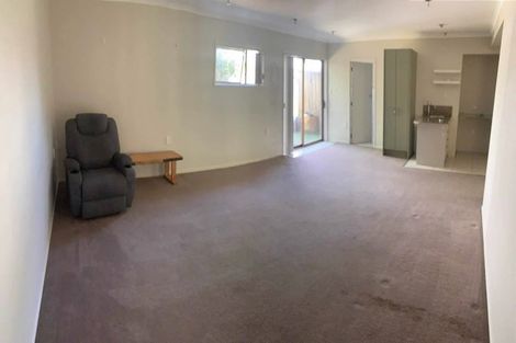 Photo of property in 33 Surf Road, Stanmore Bay, Whangaparaoa, 0932