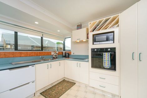 Photo of property in 27 Strachan Way, Highbury, Palmerston North, 4412