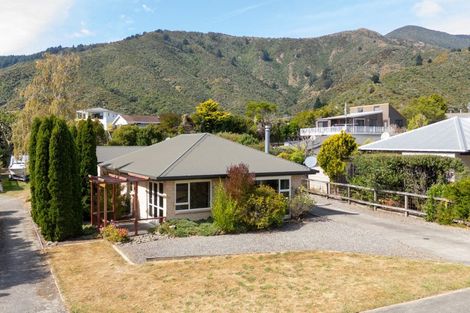 Photo of property in 9 Captains Close, Waikawa, Picton, 7220