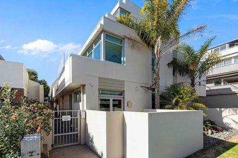 Photo of property in 2/35 Victoria Road, Mount Maunganui, 3116