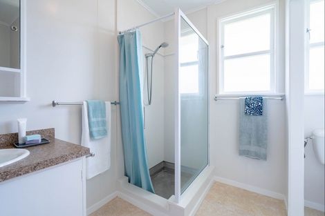 Photo of property in 2 Atua Street, Waikanae Beach, Waikanae, 5036